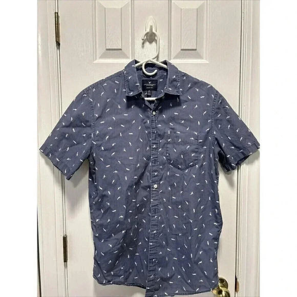 American Eagle Outfitters Men's Shark Button Short Sleeve  Shirt sz M Shark Week - Picture 1 of 3
